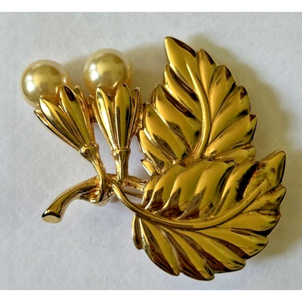 Vintage Gold Tone and Faux Pearl Leaf Shaped Brooch SKU PB76